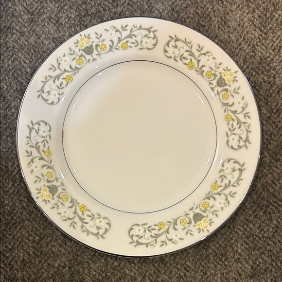 Lot of Vgt plates. Great starter for a plate wall. - Picture 6 of 8